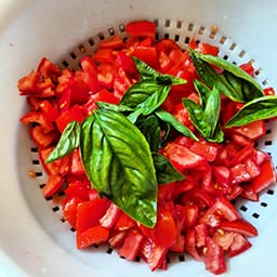 美味しいイタリア風トマトソース「PASSATA DI POMODORO」の作り方とは